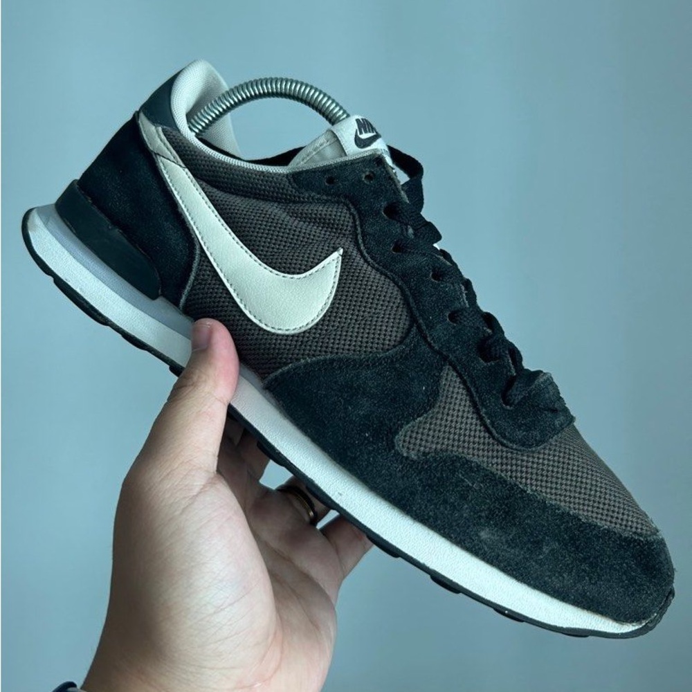 Nike Internationalist - Black and Smoke Grey with White - 9.0M